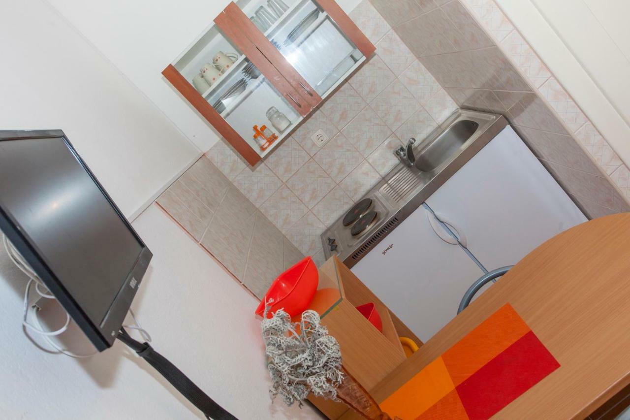 Apartments Lara Podgora Exterior photo