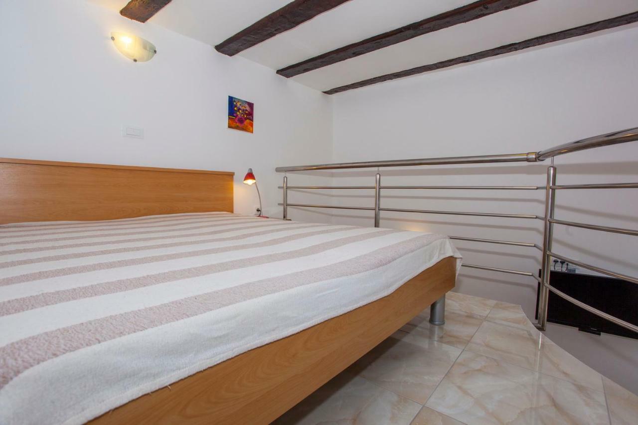 Apartments Lara Podgora Exterior photo